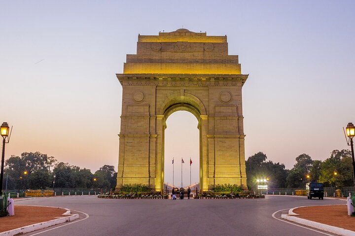 Enkele reis van Alwar naar Delhi in AC-voertuig