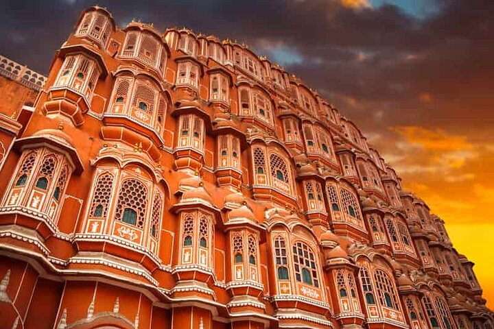 Trasferimento privato di sola andata da Pushkar a Jaipur in veicolo a corrente alternata