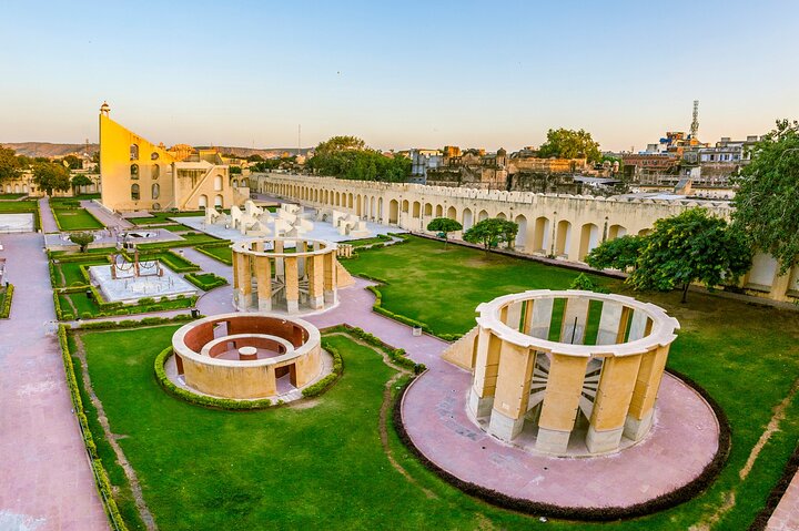 Trasferimento privato di sola andata da Pushkar a Jaipur in veicolo a corrente alternata