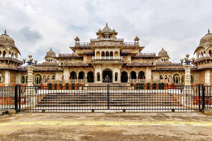 Trasferimento privato di sola andata da Pushkar a Jaipur in veicolo a corrente alternata