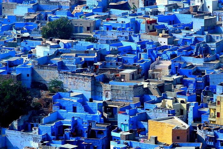 Privat envejsoverførsel fra Mount Abu til Jodhpur i AC-køretøj