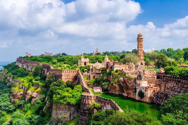 Envägsöverföring från Bundi till Udaipur Drop med Chittorgarh Fort