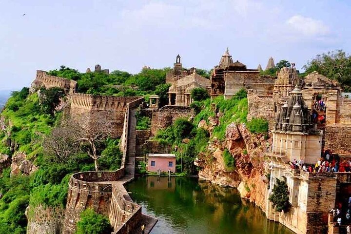 Envägsöverföring från Bundi till Udaipur Drop med Chittorgarh Fort