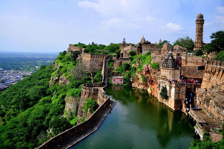 Envägsöverföring från Bundi till Udaipur Drop med Chittorgarh Fort