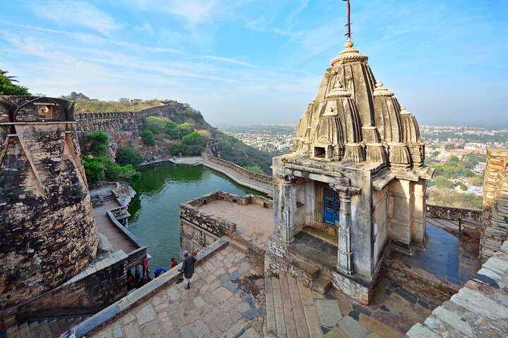 Envägsöverföring från Bundi till Udaipur Drop med Chittorgarh Fort