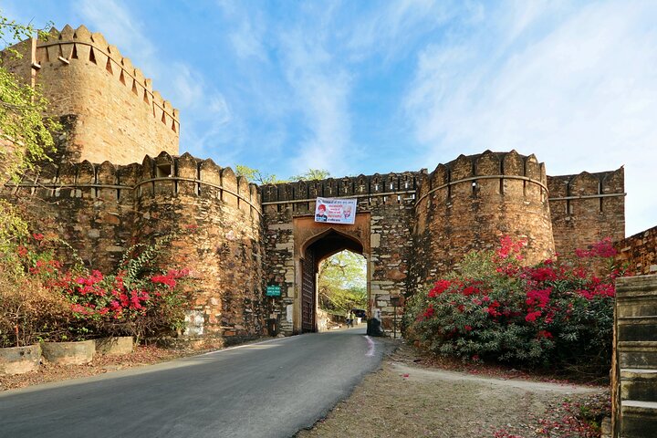 Envägsöverföring från Bundi till Udaipur Drop med Chittorgarh Fort
