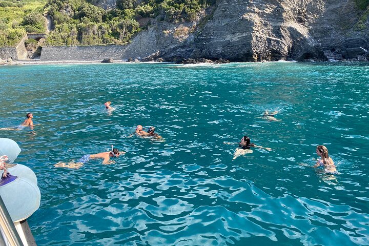 Cinque Terre Boat Tours Experience with Aperitivo and Swim
