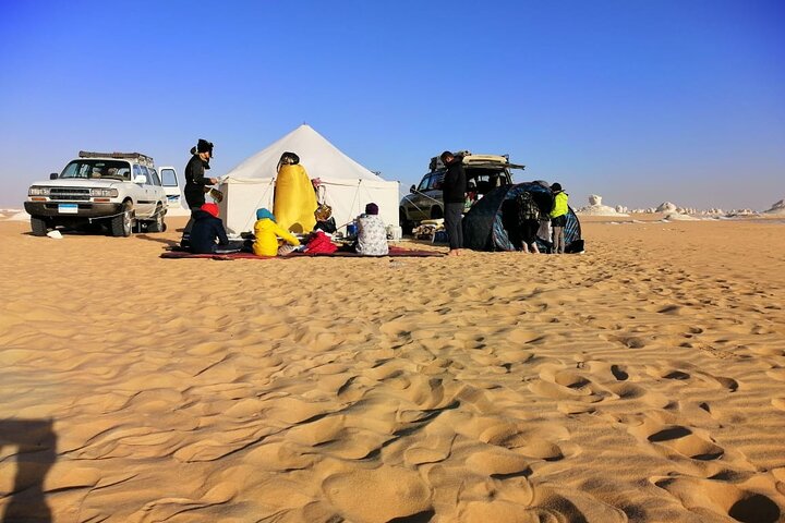 2 - Dag Bahariya Oasis Witte en Zwarte Overnachting Camping Jeep Tour