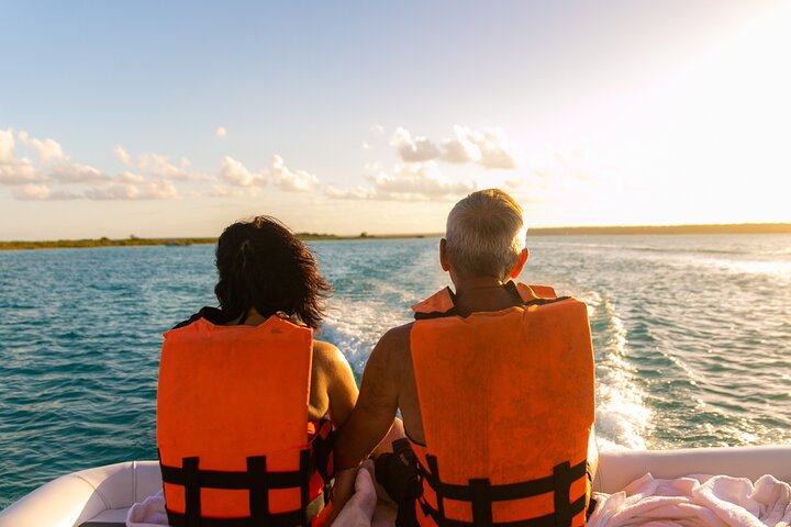 Bacalar 101- Privat rundtur i lagunen med de 7 färgerna