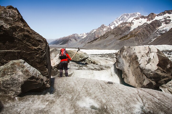 Mount Cook : 3 - Hour Tasman Glacier Heli-Hike