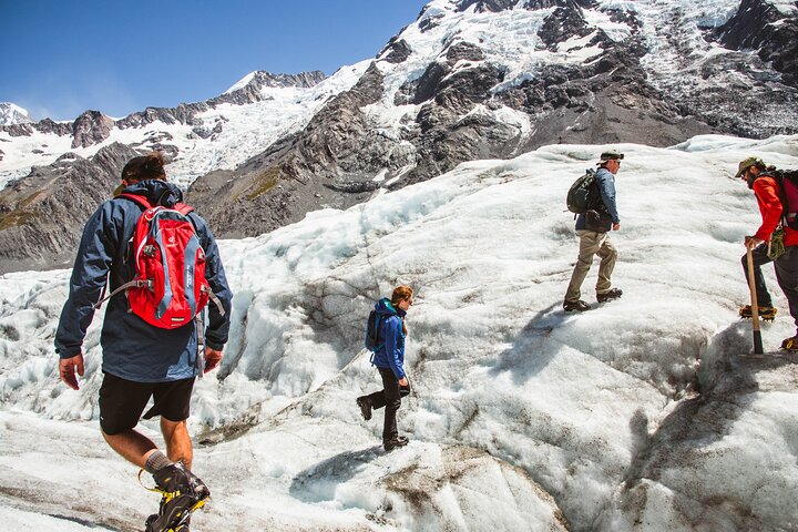 Mount Cook : 3 - Hour Tasman Glacier Heli-Hike