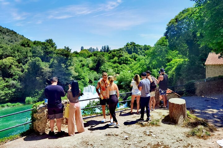 Tour di un giorno alle cascate di Krka con giro in barca da Spalato e Trogir
