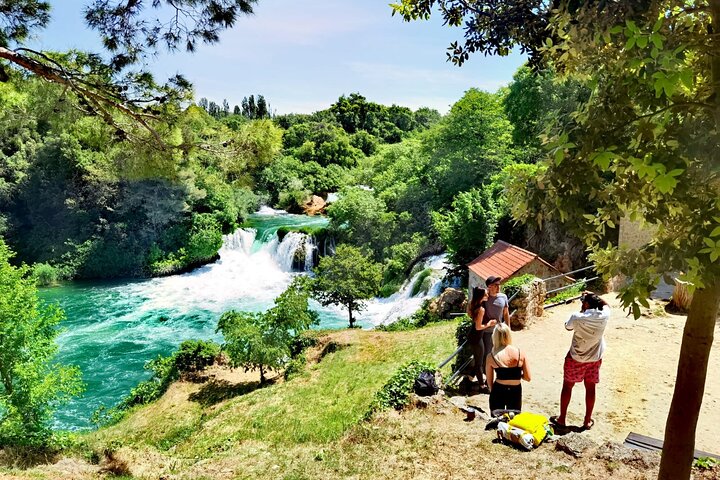 Tour di un giorno alle cascate di Krka con giro in barca da Spalato e Trogir