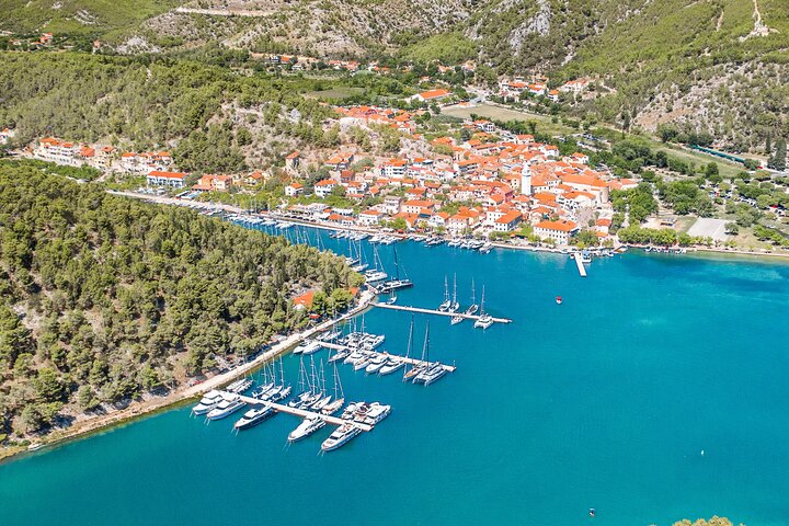 Tour di un giorno alle cascate di Krka con giro in barca da Spalato e Trogir