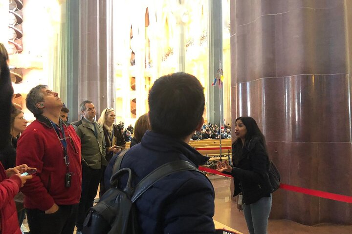Sagrada Familia English Guided Tour and Optional Tower Access