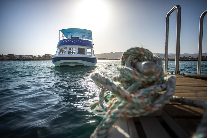 Båt med glasbotten 2-timmars rundtur och utsikt över korallrevet från Aqaba