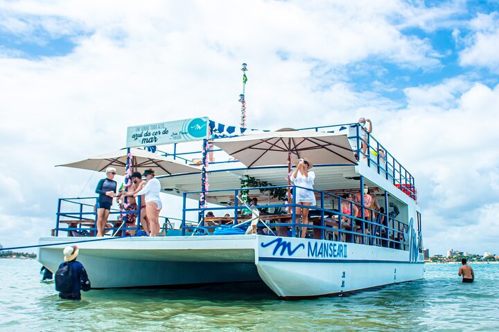 Gita in catamarano all'Isola Areia Vermelha con trasferimento