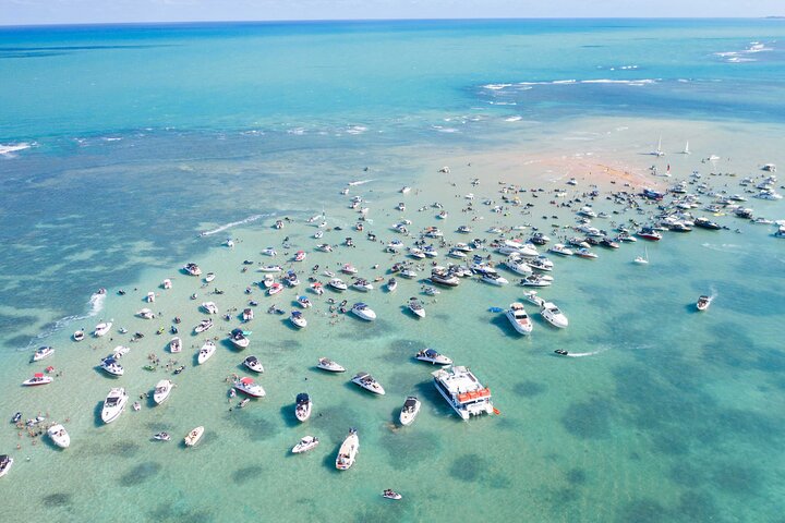 Gita in catamarano all'Isola Areia Vermelha con trasferimento
