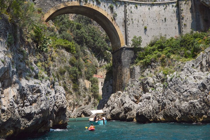 Positano & Amalfikusten Dagstur med båt i liten grupp från Sorrento