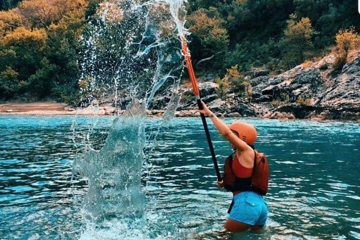 Geweldige Rafting-ervaring op de Last Wild Vjosa-rivier van Europa in Permet, Albanië