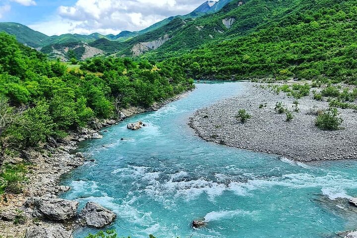 Geweldige Rafting-ervaring op de Last Wild Vjosa-rivier van Europa in Permet, Albanië