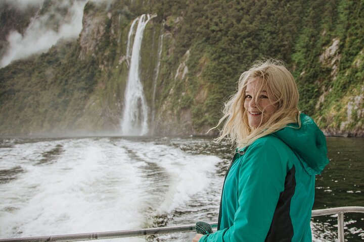 Excursion privée guidée d'une journée à Milford Sound au départ de Te Anau (croisière incluse)