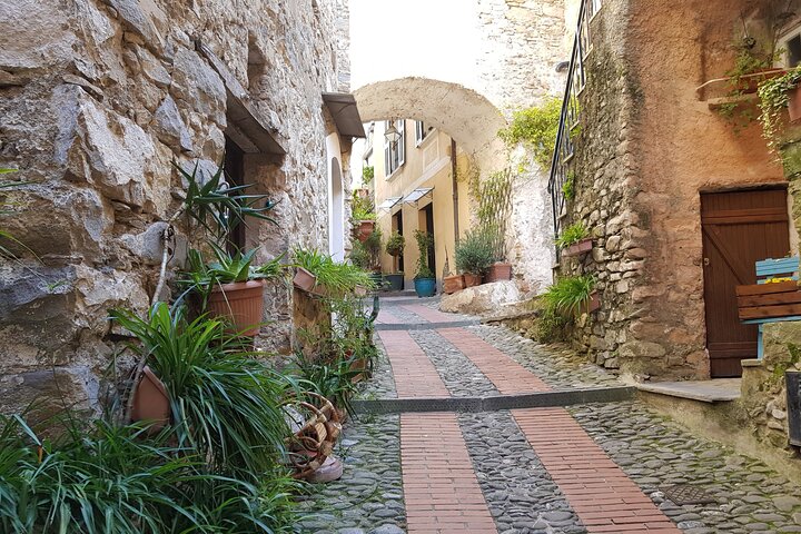 DOLCEACQUA & NERVIA VALLEY - Hemmet för Rosses vin och Monets älskade bro