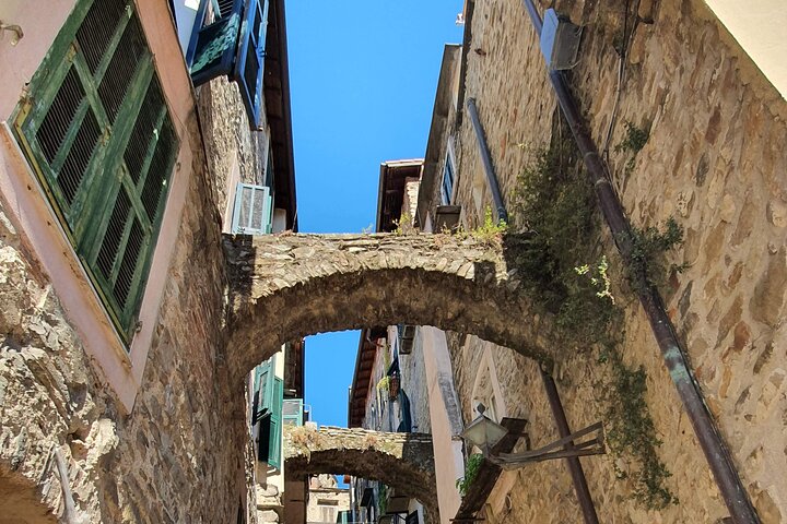 DOLCEACQUA & NERVIA VALLEY - Hemmet för Rosses vin och Monets älskade bro