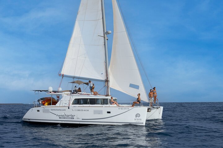 Tour de medio día en barco por la isla de Lobos con almuerzo