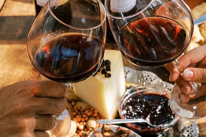 Visita della cantina e degustazione di vini presso la cantina Karimalis a Ikaria