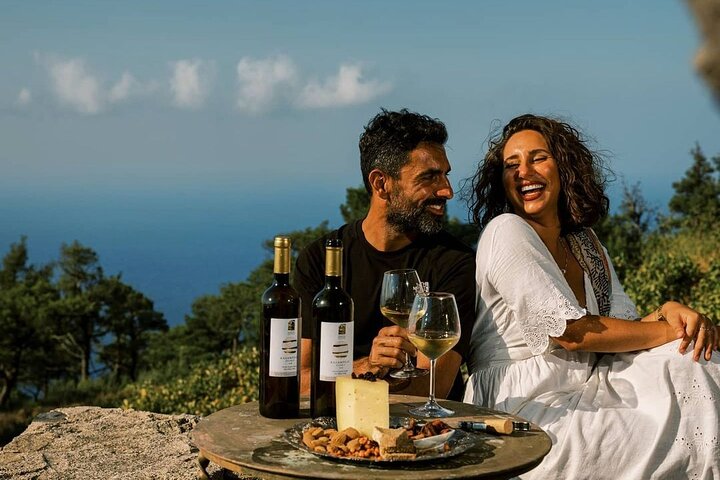 Visita della cantina e degustazione di vini presso la cantina Karimalis a Ikaria