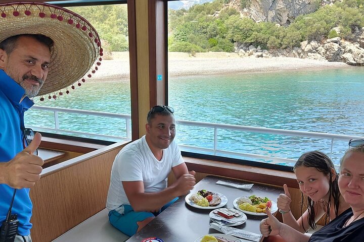 Crociera semi sottomarina con fondo di vetro di un'intera giornata a Marmaris