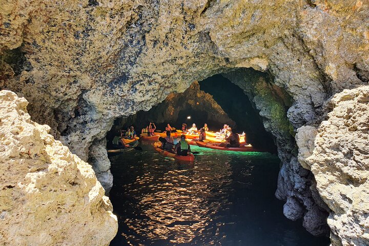 Von Lagos : Kajaktour durch die Höhlen von Ponta da Piedade mit dem Boot