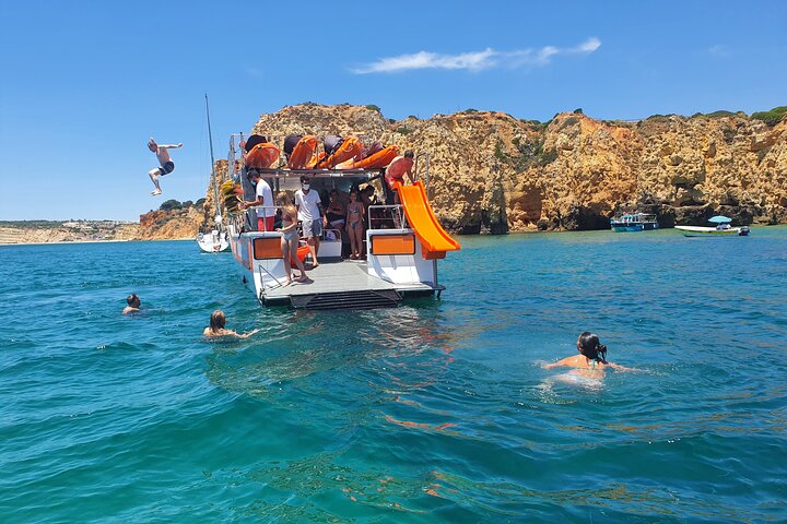 Von Lagos : Kajaktour durch die Höhlen von Ponta da Piedade mit dem Boot