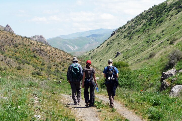 Excursión de estancia en yurta y senderismo en las montañas de Nurata - 2 días