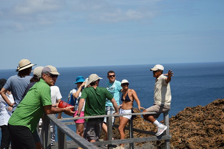 Paquete de 5 días de primera clase en Galápagos con excursiones de un día en yate