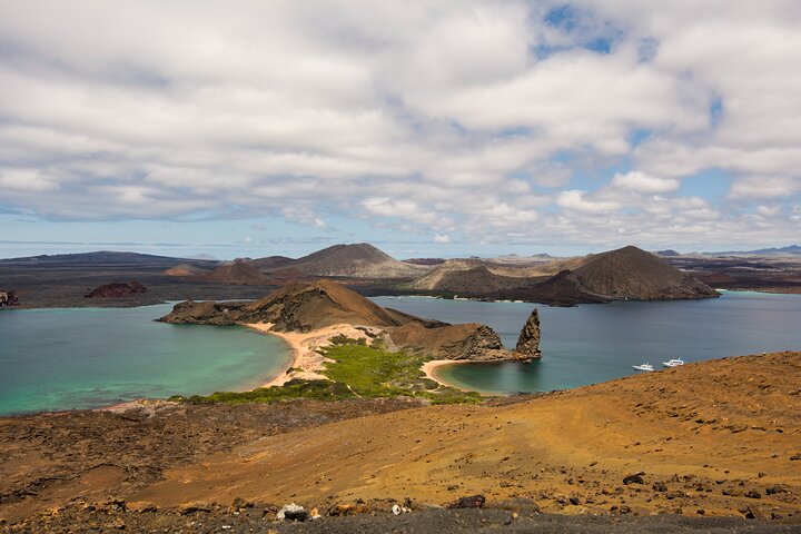 Paquete de 5 días de primera clase en Galápagos con excursiones de un día en yate