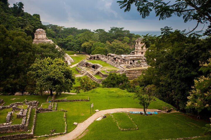 Tour di un'intera giornata alla zona archeologica di Palenque con cascate