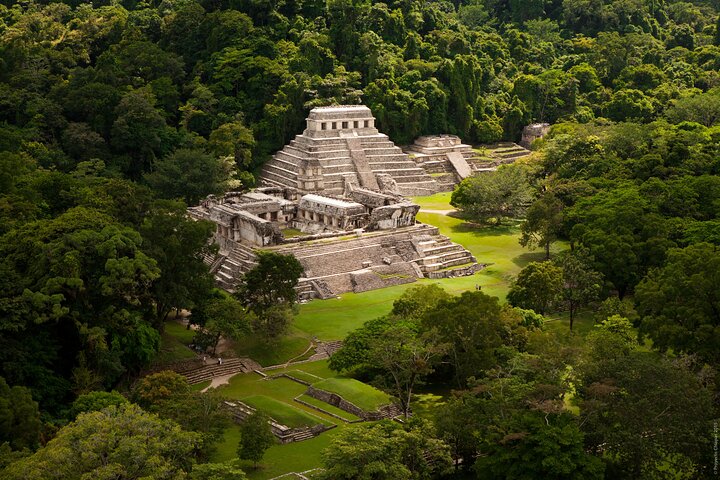 Tour di un'intera giornata alla zona archeologica di Palenque con cascate