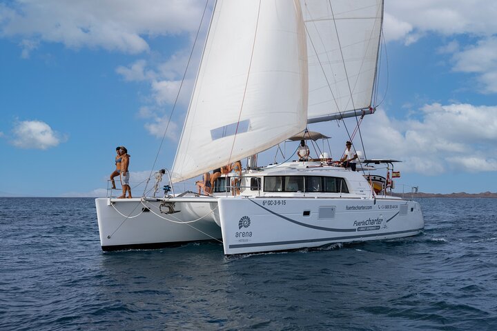 Tour de medio día en barco por la isla de Lobos con almuerzo