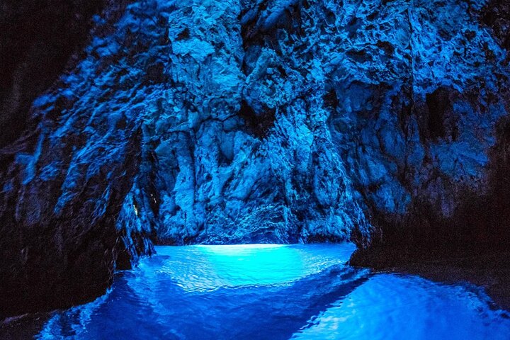 Gruppentour zur Blauen Grotte mit Schwimmen und Schnorcheln ab Hvar