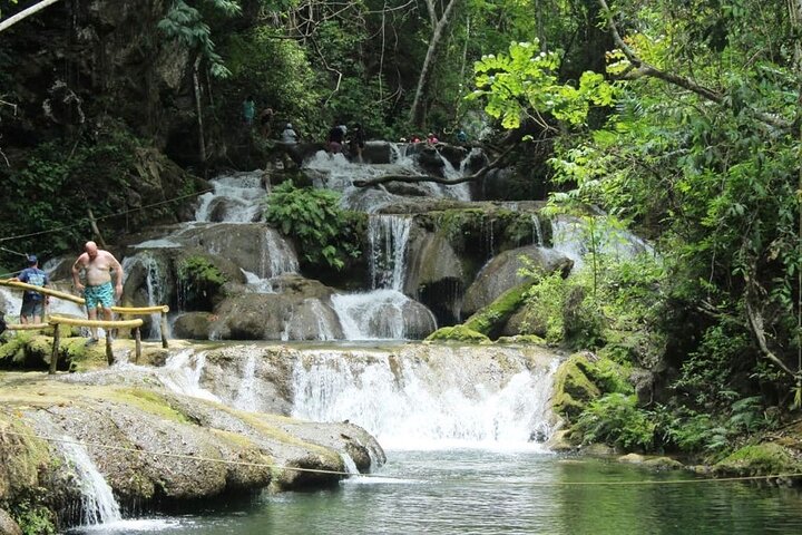 Visite des cascades magiques de Copalitilla au départ de Huatulco avec entrée incluse