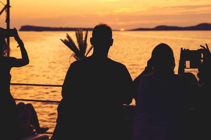 Ibiza strandhopcruise met paddleboards, drankjes en eten 6 uur