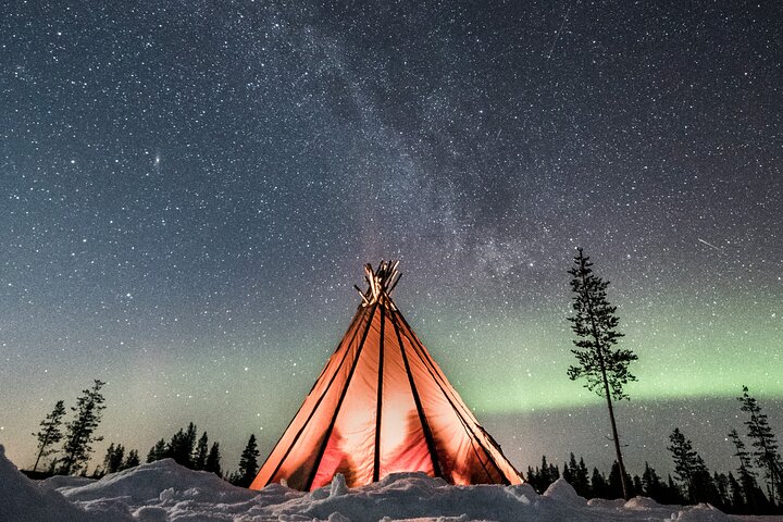 Excursión para grupos pequeños para fotografiar la aurora boreal en Rovaniemi