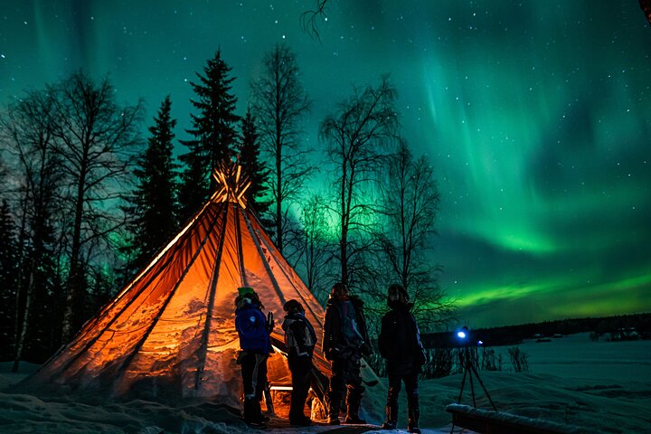 Excursión para grupos pequeños para fotografiar la aurora boreal en Rovaniemi