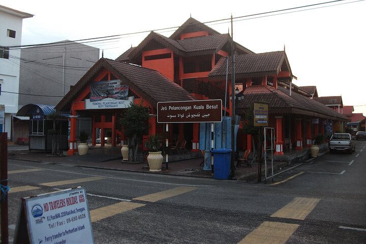Jetée de Kuala Besut (île Perhentian) aux hôtels de la ville de Kuala Lumpur