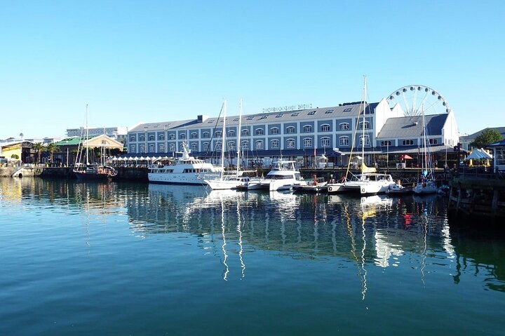 Visite de la prison d'une demi-journée de Robben Island avec billet de ferry pré-réservé.