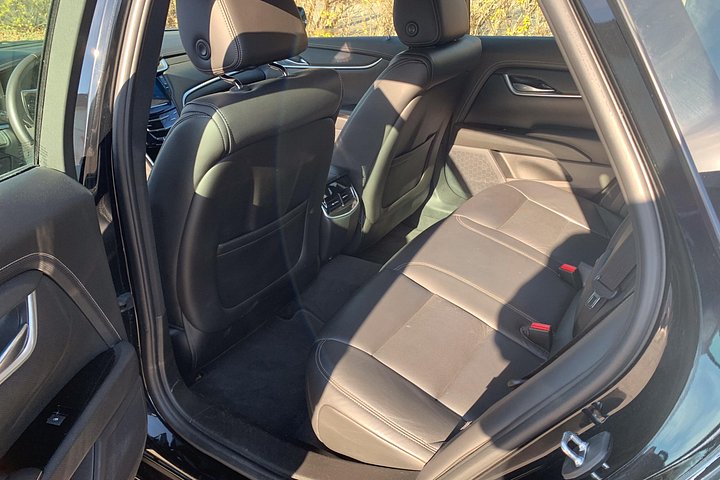 Traslado privado de Mont-Tremblant al aeropuerto de Montreal - Sedan 3 pasajeros máximo