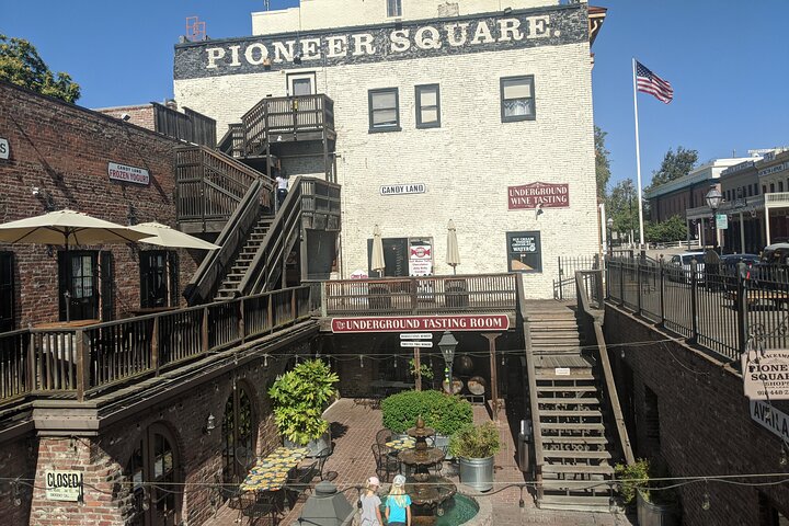 Recorrido a pie y juego de búsqueda del tesoro en Old Sacramento