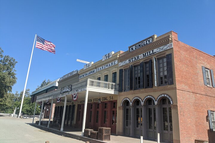 Recorrido a pie y juego de búsqueda del tesoro en Old Sacramento